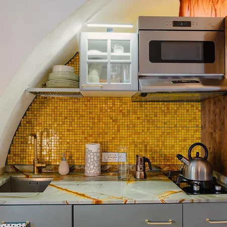 Casa Anastasia With Private Patio By Gardadoma * ברנצונה סול גארדה