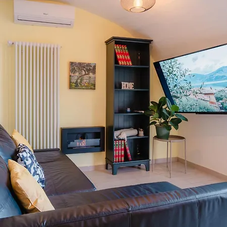 Casa Anastasia With Private Patio By Gardadoma Appartamento Brenzone sul Garda