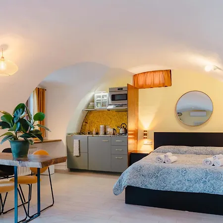 Casa Anastasia With Private Patio By Gardadoma Lägenhet Brenzone sul Garda