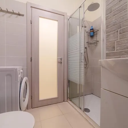 Casa Anastasia With Private Patio By Gardadoma Brenzone sul Garda